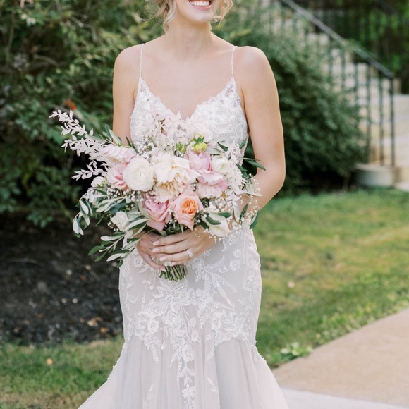 Elegant White Wedding Dress - Picture 4 of 8